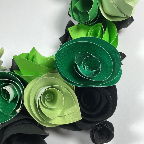 Square Wreath of Paper Roses in Shade of Green & Black - Picture 2 of 4